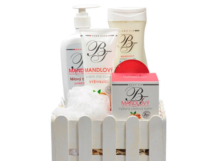 BODY TIP kosmetikos su migdolų aliejumi medinė dovanų dėžutė Nr. 1, 6 vnt.